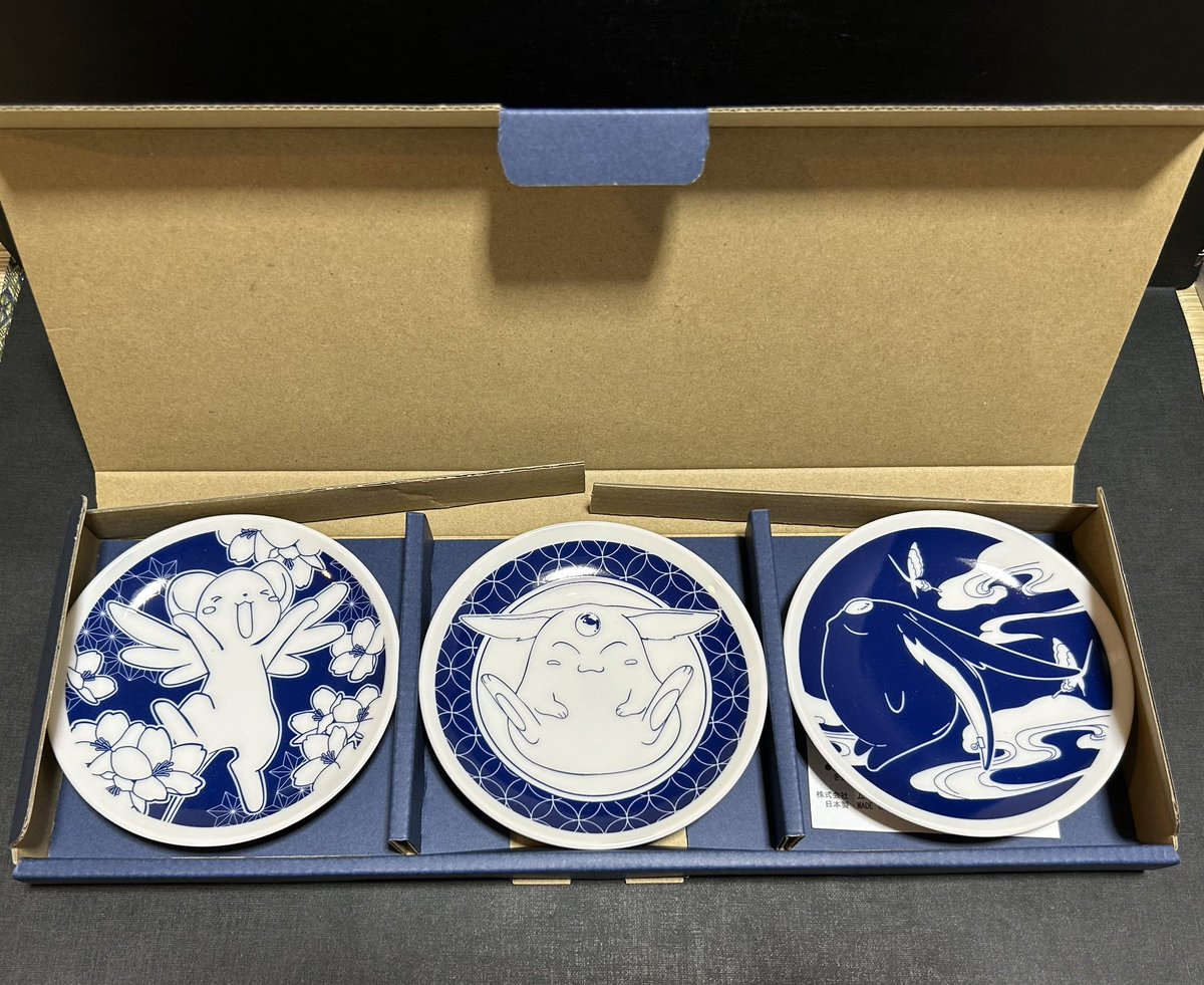 新品未使用 CLAMP原画展 記念飾り皿 L 青 CLAMP展、グッズ。 今回一番欲しかった豆皿。 飾る用のイーゼル買っ