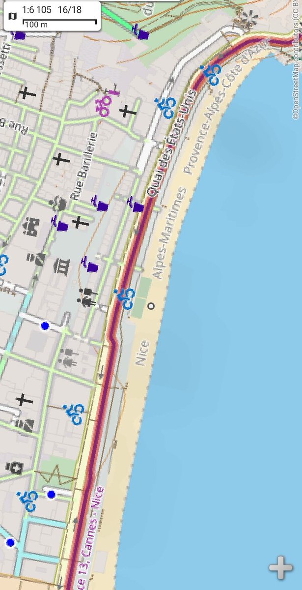 BugBilly's tweet image. Grosse différence d&apos;offre de stationnement #vélo en bord de mer entre la  @VilledeCagnes à gauche et la @VilledeNice à droite

(Stationnements vélo représentés par des points bleus sur #cyclosm)