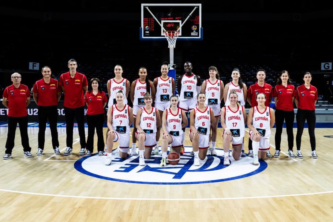 cbislascanarias's tweet image. Eurobasket U20 - Con la participación de las canarias Elena Buenavida y Carla Brito, la selección de España jugará su segundo partido hoy domingo con el combinado de Suecia como rival. Comenzará a las 13.30, siempre hora canaria. 

Espacio promovido por MUBIC’8.