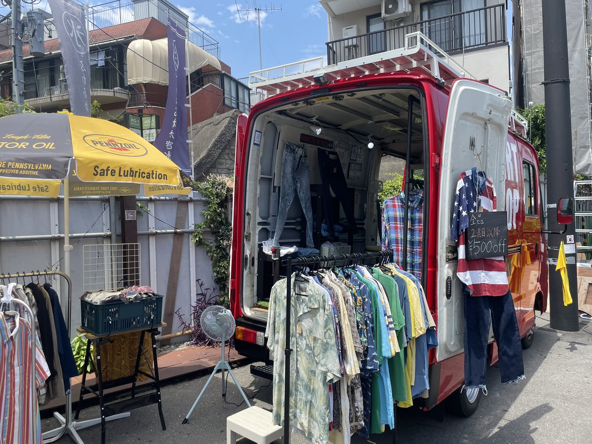 シャツストップ！

下北フリーマーケットで営業中！

#古着屋
#移動販売
#下北フリーマーケット