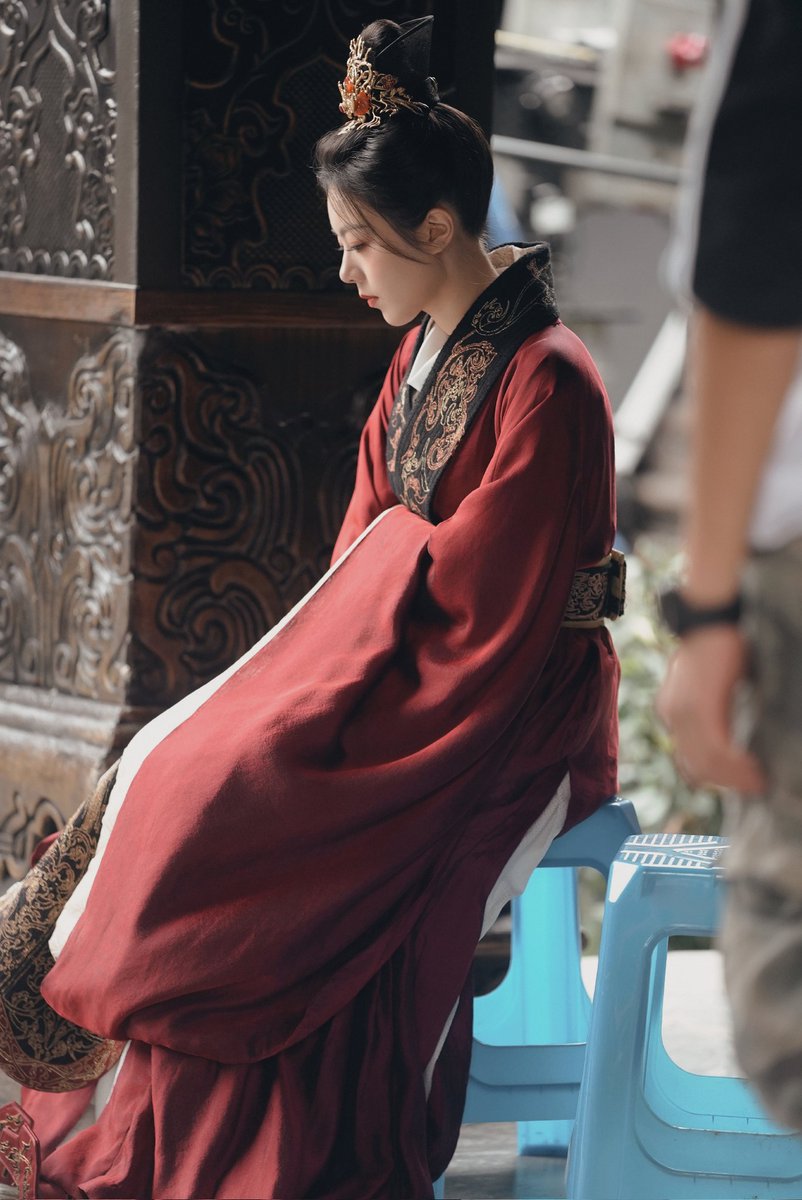 "I feel pressure when doing many things, but every time I face pressure, I am more motivated. Pressure makes me take it more seriously and go all out, and the final result is actually quite good." 💜🌾

#ZhaoJinmai