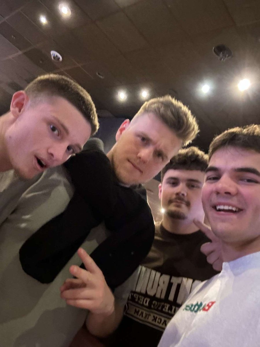 The guy from the <a href="/Sidemen/">Sidemen</a> <a href="/LachlanYT/">PWR Lachlan ⚡️</a>