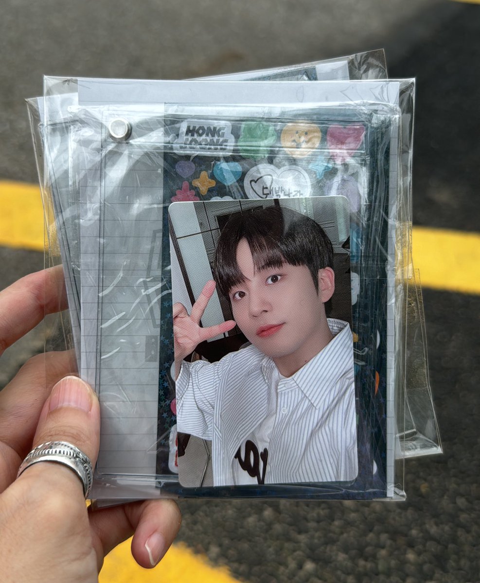 どなたかジョンホちゃんとホンジュン交換しませんか？🥹🙏
#フォトカードセット　#photocardset #ATEEZ