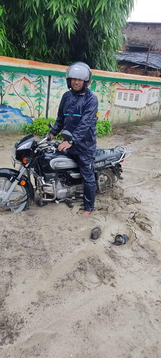 #boycottऑनलाइनहाज़िरी
#BasicEducation
#UpBasicSchool 
ऑनलाइन हाजिरी अव्यावहारिक है। उपस्थिति के चक्कर में तनाव में भागता हुआ शिक्षक के साथ यदि कोई दुर्घटना होगी तो उसकी जिम्मेदार कौन होगा?
सरकार, विभाग य अधिकारी 
<a href="/UPGovt/">Government of UP</a> <a href="/myogiadityanath/">Yogi Adityanath</a> <a href="/ANI/">ANI</a> <a href="/PTI_News/">Press Trust of India</a> <a href="/airnewsalerts/">All India Radio News</a>