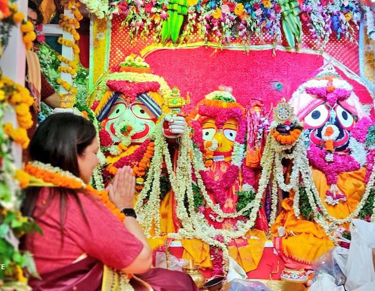 M_Lekhi's tweet photo. Greetings to all on the holy occasion of Jagannath Rath Yatra. May Lord Jagannath shower his choicest of blessings upon everyone.

भगवान जगन्नाथ रथ यात्रा के पावन पर्व की सभी को हार्दिक बधाई एवं शुभकामनाएं।
जय जगन्नाथ 🙏 https://t.co/eb3zCdD39L