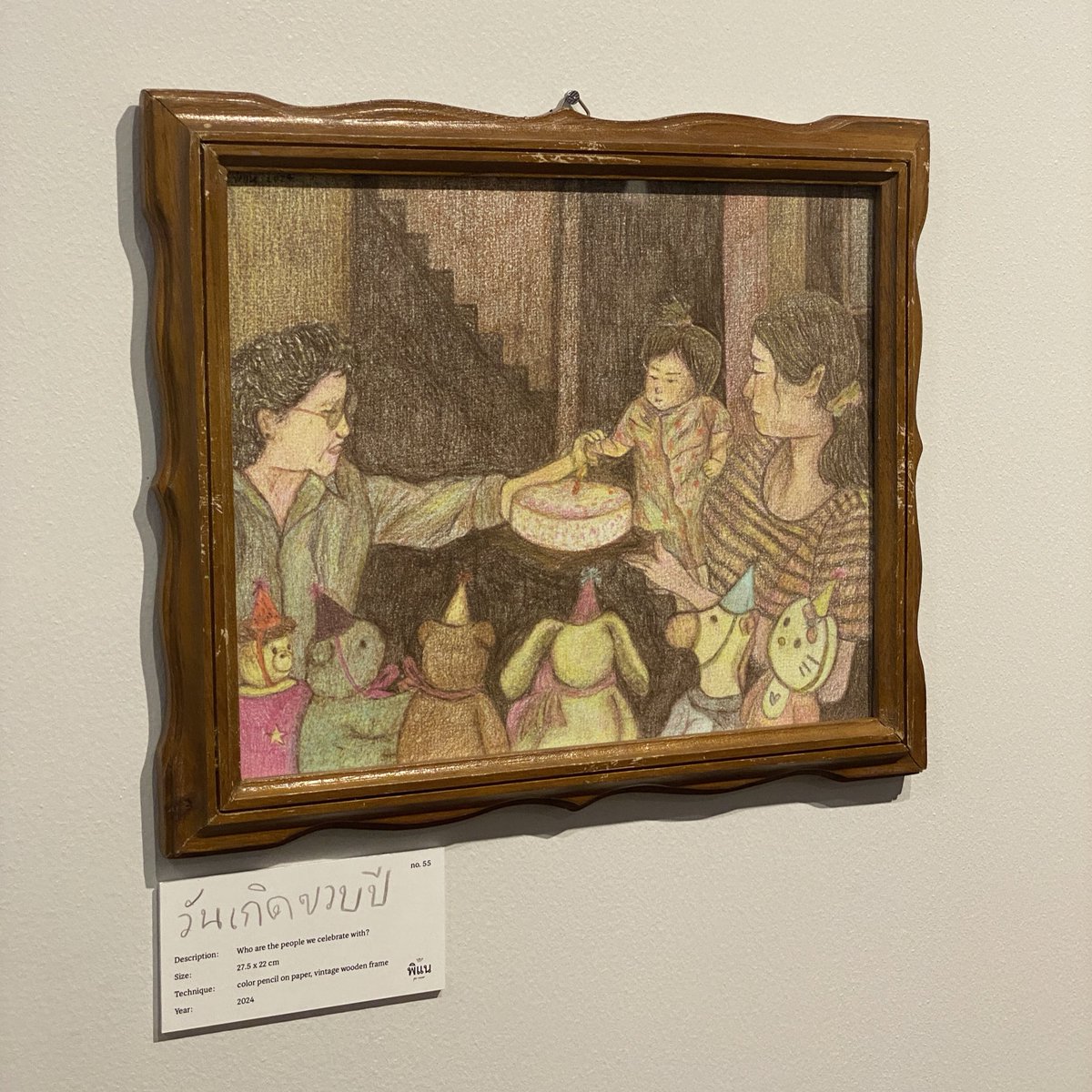 ใครเคยมีน้องเน่าของตัวเองน่าจะชอบ🧸 เมื่อวานเราไปนิทรรศการ Dear My Old Friends ของ <a href="/pi_near/">พิแน</a> ที่ Mana Art Gallery พูดถึงความสัมพันธ์ระหว่างคนและเพื่อนในวัยเด็กที่พอโตขึ้นเราก็ต้องบอกลามันไปบ้าง แต่เพื่อนวัยเด็กก็จะยังอยู่ในใจเราเสมอ ชิ้นงานมีหลาย format มาก ละเอียดและทัชใจ