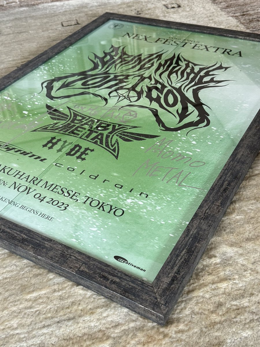 HitomeguMetal's tweet photo. クリエイティブマン3Aプレゼントで当選した
BABYMETALサイン入りポスターの額装完了しました🤘
額装は名古屋の高山額縁店さんにお世話になり大変良い仕上がりになったかなと思います✨
あとは飾る場所をどこにするかですね☺️

#BABYMETALサイン
#SU_METAL
#MOAMETAL 
#MOMOMETAL https://t.co/YAomNqyRHH