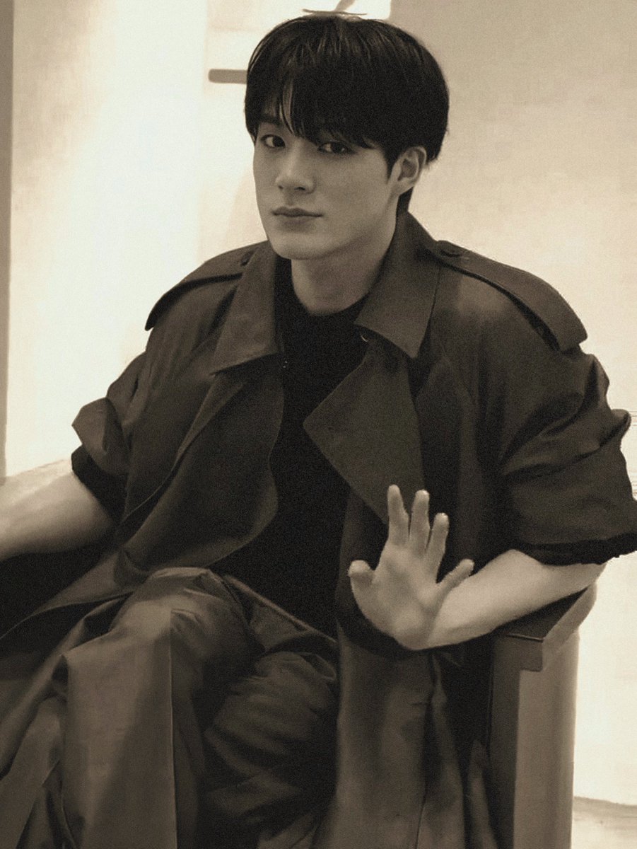 djiewamada's tweet image. ㅤ
ㅤ
📍Ruby Warehouse.

Balik lagi kita di sini, Ruby Warehouse. Buat siapin sesuatu, jadwal hari ini bakal fitting baju dan habisin banyak waktu bareng model lain di Ruby. 👋🏻
ㅤ
ㅤ