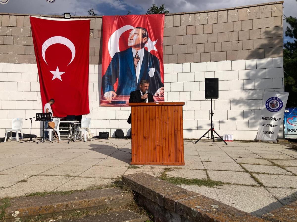 Elmadaag's tweet photo. İlçe Kaymakamımız Sayın Cemal Hüsnü Çaykara, Hasanoğlan Mezunları Derneği tarafından, Hasanoğlan Atatürk Fen Lisesi Açık Hava Tiyatrosu’nda düzenlenen  “Birlik ve Beraberlik Günü” etkinliğine katıldı. https://t.co/zP6AuFAob5