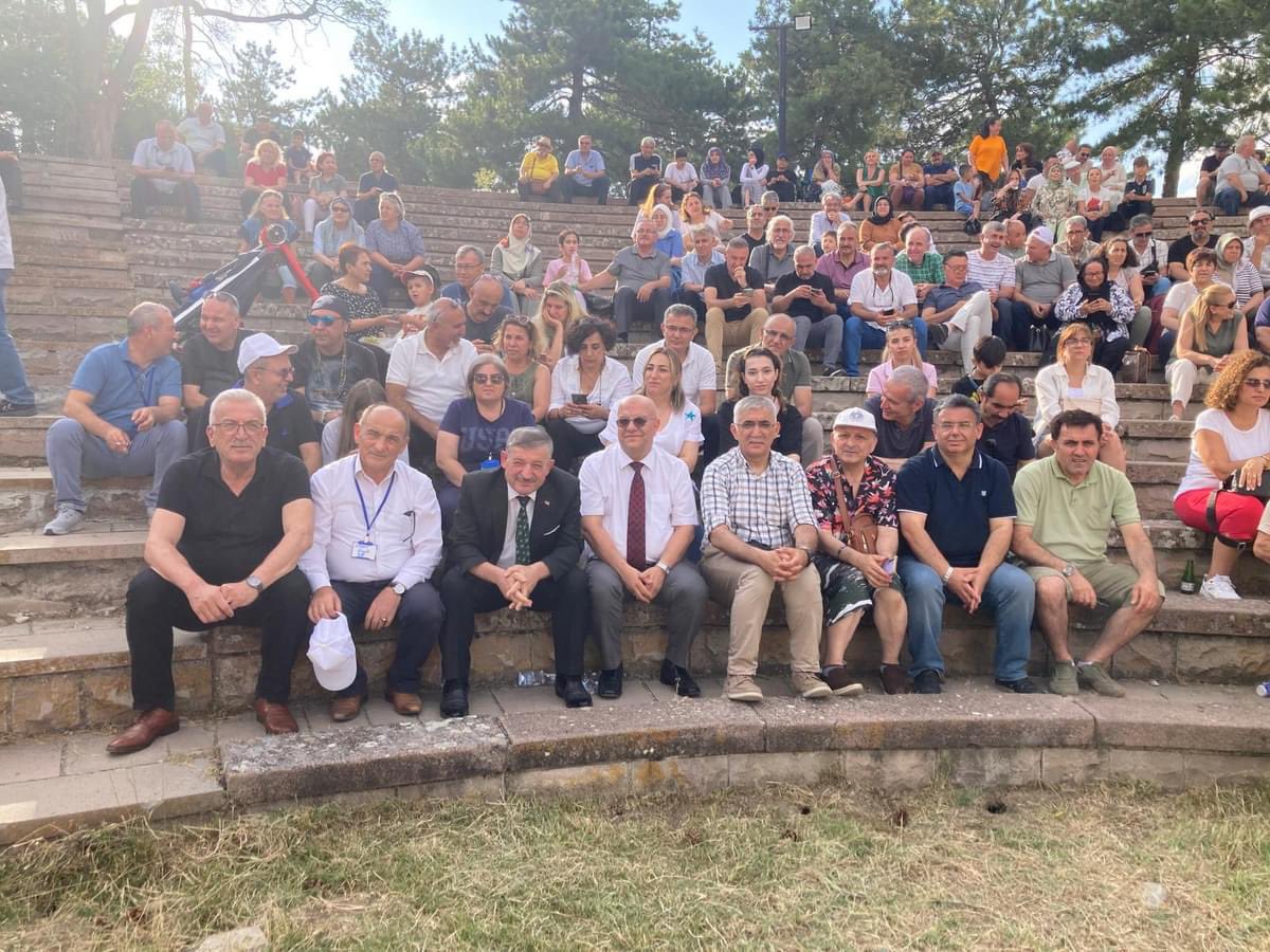 Elmadaag's tweet photo. İlçe Kaymakamımız Sayın Cemal Hüsnü Çaykara, Hasanoğlan Mezunları Derneği tarafından, Hasanoğlan Atatürk Fen Lisesi Açık Hava Tiyatrosu’nda düzenlenen  “Birlik ve Beraberlik Günü” etkinliğine katıldı. https://t.co/zP6AuFAob5