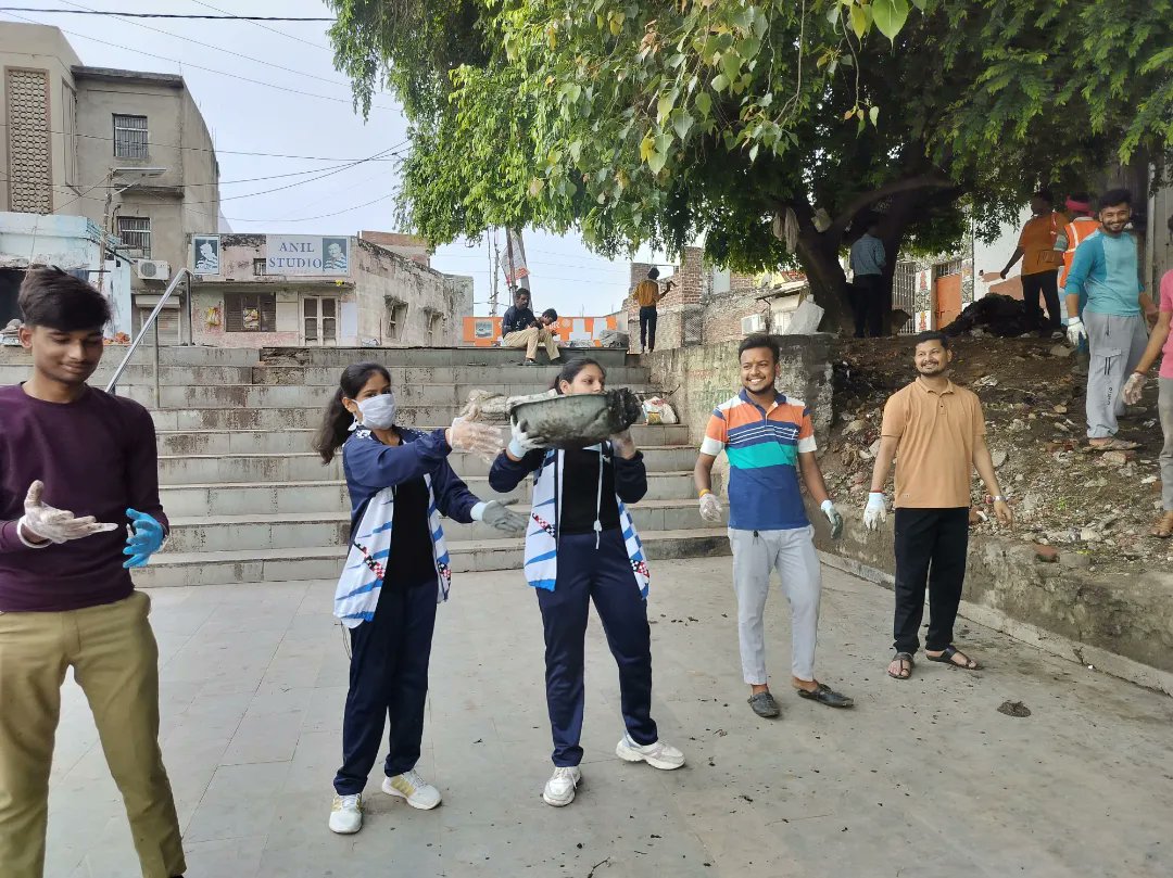 SuryanshuSingh_'s tweet photo. आज विकासार्थ विद्यार्थी, सतना नगर इकाई द्वारा राष्ट्रीय विद्यार्थी दिवस, 9 जुलाई एवं अभाविप के स्थापना दिवस के उपलक्ष्य में साप्ताहिक कार्यक्रम के निमित्त प्रथम दिवस जगतदेव तालाब की साफ-सफाई अभियान चलाकर साप्ताहिक कार्यक्रम का शुभारंभ किया गया।
@ChetasSukhadia
#SFDMK #SFDMKSatna https://t.co/DcMJRZewHZ