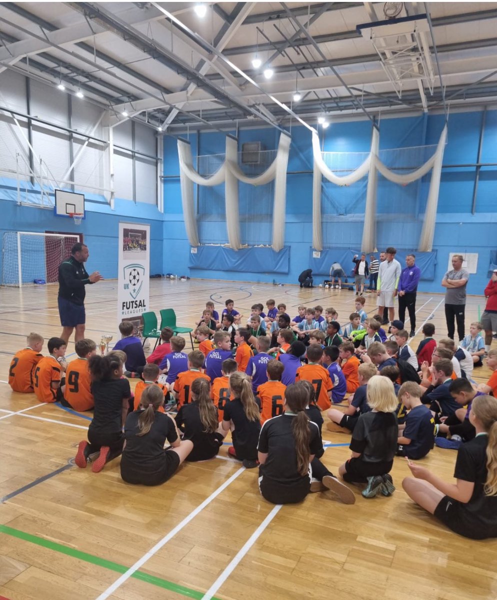 Ukfutsalleagues's tweet image. Yesterday saw us run our 2nd Festival since the opening of @Ukfutsalleagues. We welcomed 12 u9 teams across Essex at one of our hubs @StJohnPayne school. 

Players had the opportunity to play futsal across 3 hours and it goes without saying; everyone had a great time. 💪👊⚽️
