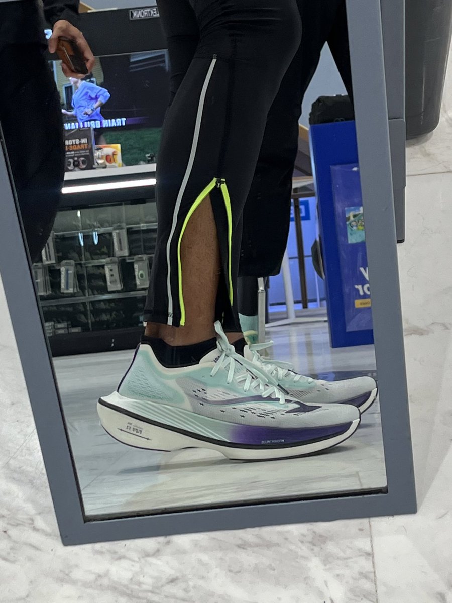 KayKhalish's tweet photo. Decathlon Kiprun KD900x LD 😎

Carbon plate kedua, an improve version dari sebelum ni. LD means Long Distance, boleh pakai buat HM/FM. https://t.co/2g5ukDxJRX