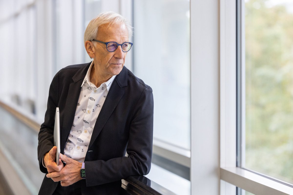 Lauterbachs Plan:  Apotheken auch ohne Apothekerinnen und Apotheker. Eine Gefahr für die Arzneimittelsicherheit. Wer weiterhin die Apotheke mit Apothekerinnen und Apotheker haben möchte, sollte diese Petition unterzeichnen: bit.ly/4cxbc05