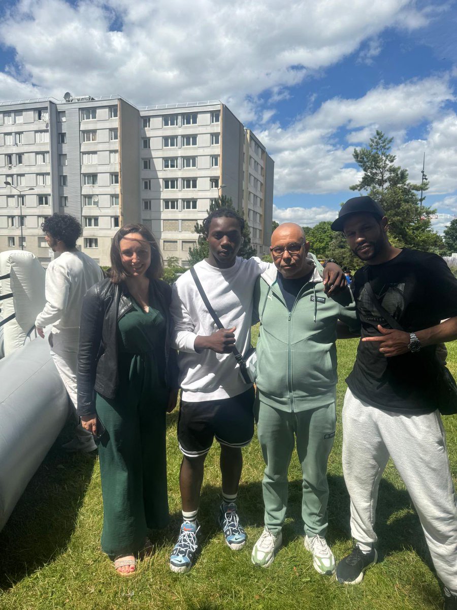 Belle mobilisation des habitants et associations à la fete de quartier franc moisjn.Un maire et une équipe municipale engagée dans les quartiers populaires.