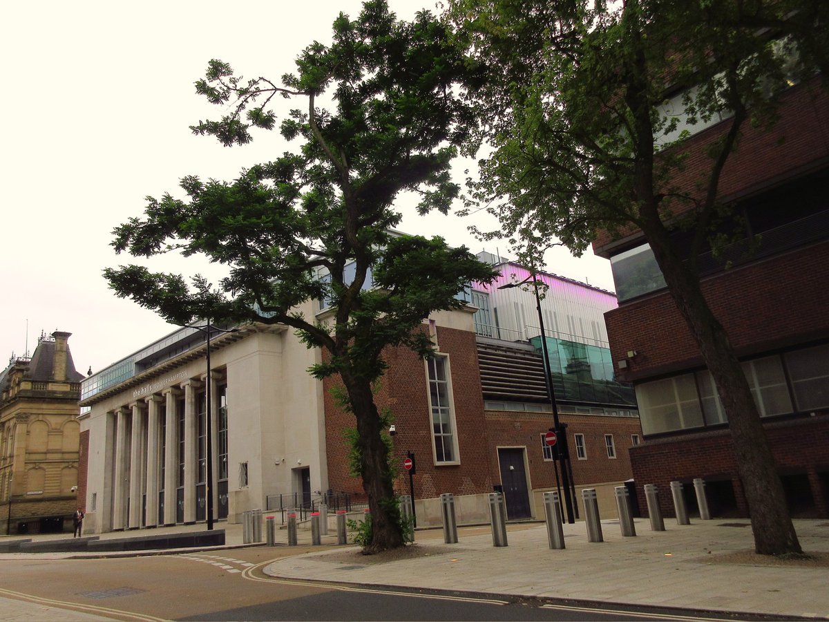 pjcarter_'s tweet photo. Wolverhampton Civic Hall opened in May 1938, is grade 2 listed and is now part of "University of Wolverhampton at The Halls".
Recently it closed between Dec 2015 and June 2023 for a £48m refurb
#grade2listed #civichall
#architecture
#Wolverhampton
#expressandstar
#canon #ixus https://t.co/j8XWdWWSro