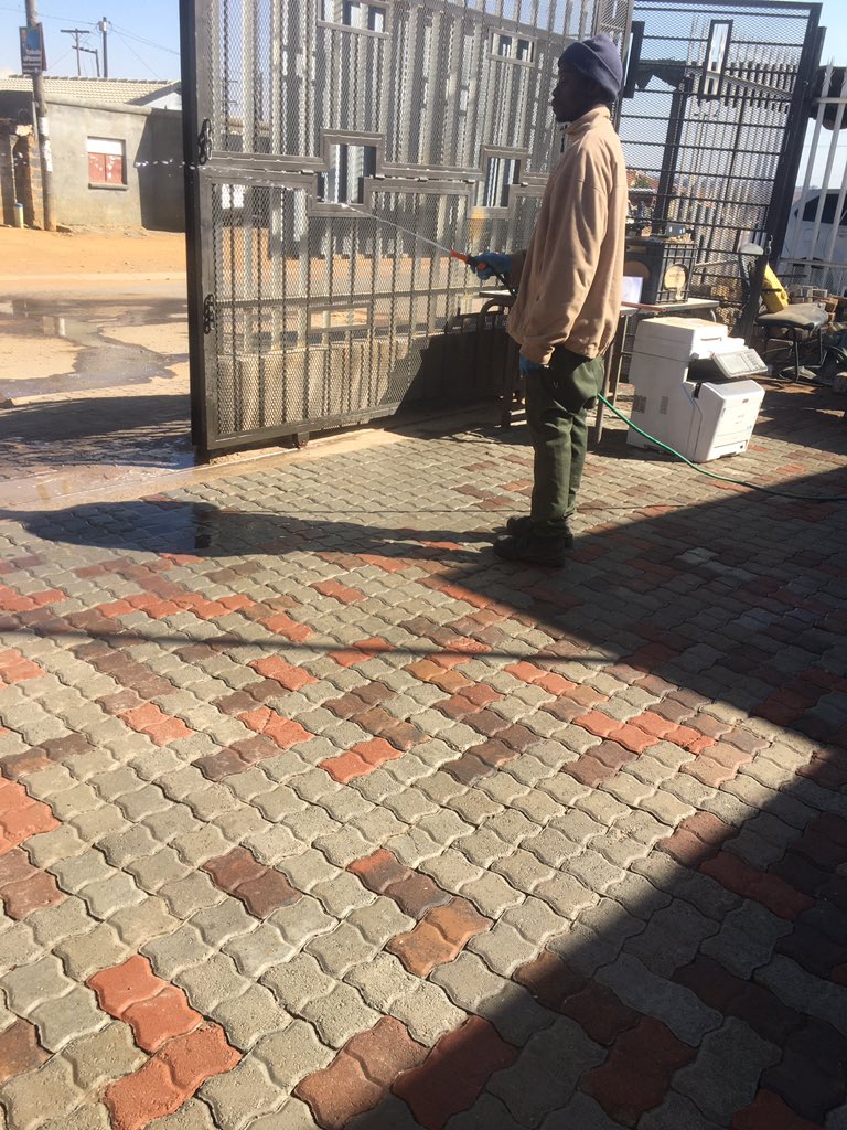 sosadelyon's tweet photo. @casspernyovest Well said king

Ke kopa mosebetsi wa ho cleanina paving ya hao🙏 @casspernyovest https://t.co/8GfltZ5ZZh