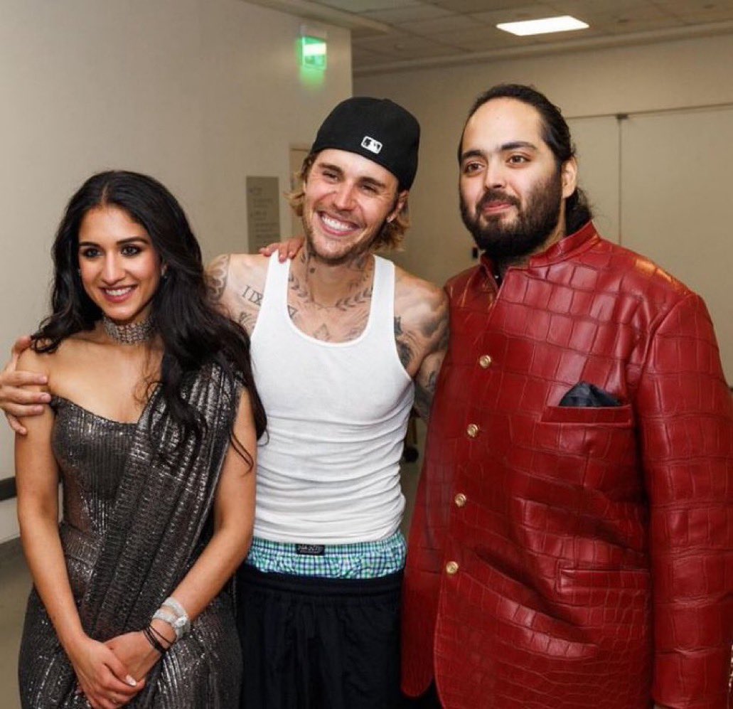 HaramiParindey's tweet image. When I’m chilling at home on Sunday and relatives suddenly visit