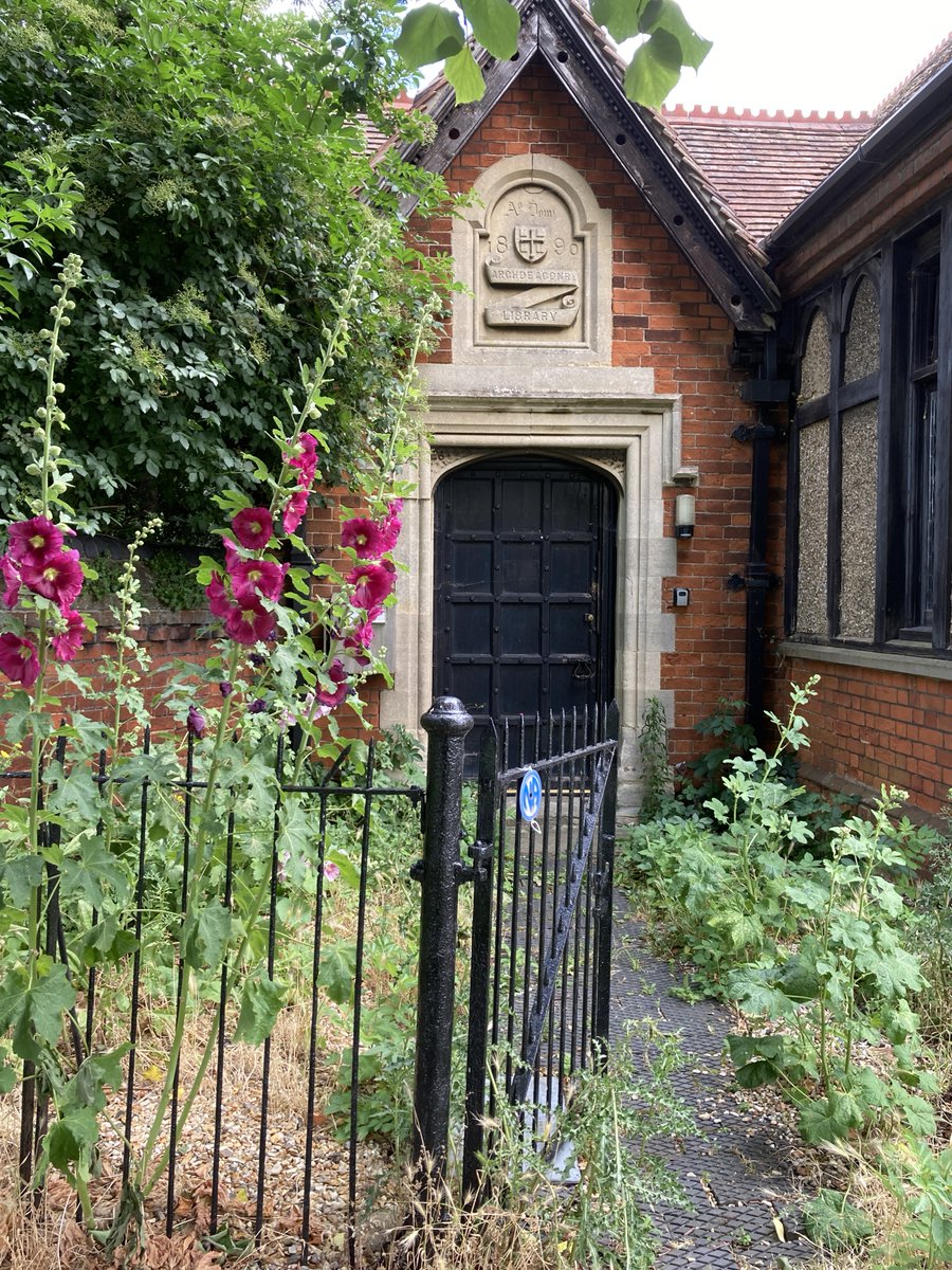 Such a pretty building. Wish I could do it up and re-open it as a library. 1890, Archdeaconry Library. In Huntingdon, #Cambridgeshire.