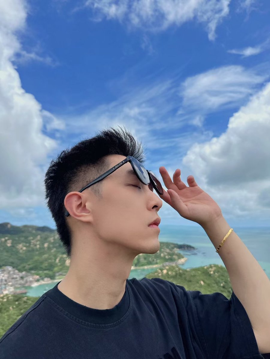 seven5267's tweet photo. 为啥就这么喜欢看多人视频呢 https://t.co/z9CERpxsTv