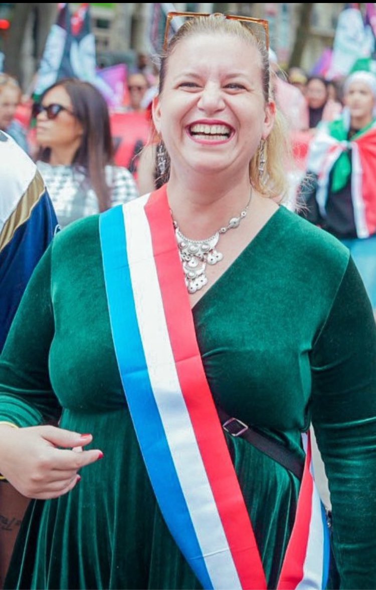 On sait maintenant qui a piqué le tapis du billard 😱😱