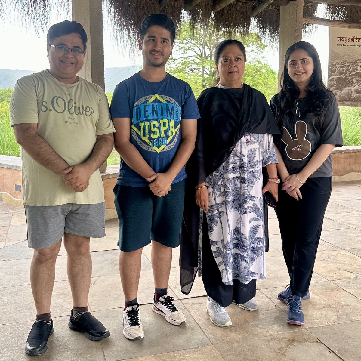 jpchugh's tweet photo. Had the privilege of meeting our esteemed former Chief Minister @VasundharaBJP during her morning walk in Kishanbagh. Her unwavering dedication to public service and visionary leadership continue to drive progress and inspire us all. #Inspiration #Jaipur #Kishanbagh #GreenJaipur https://t.co/uChOCfjiR6