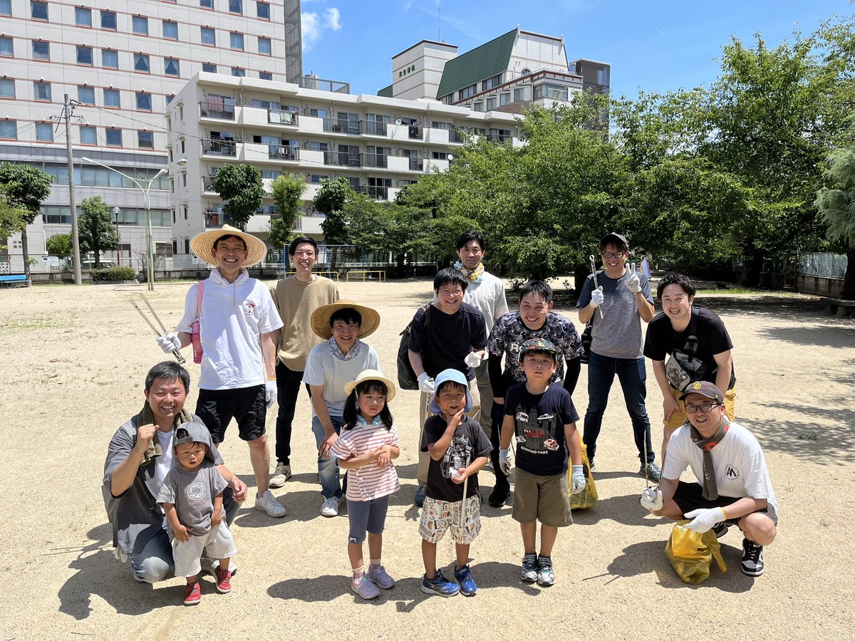 sunfuture0316's tweet photo. 本日は七夕ですね。暑い中でしたが、清掃活動を行いました！👍
いつもお世話になっている新屋敷町周辺をゴミ拾い。ゴミがなくなると清々しい気持ちになります。
熱中症にはお気をつけて！ありがとうございました！

#sunfuture #SDGs  #岡山 https://t.co/K64UE1pES1