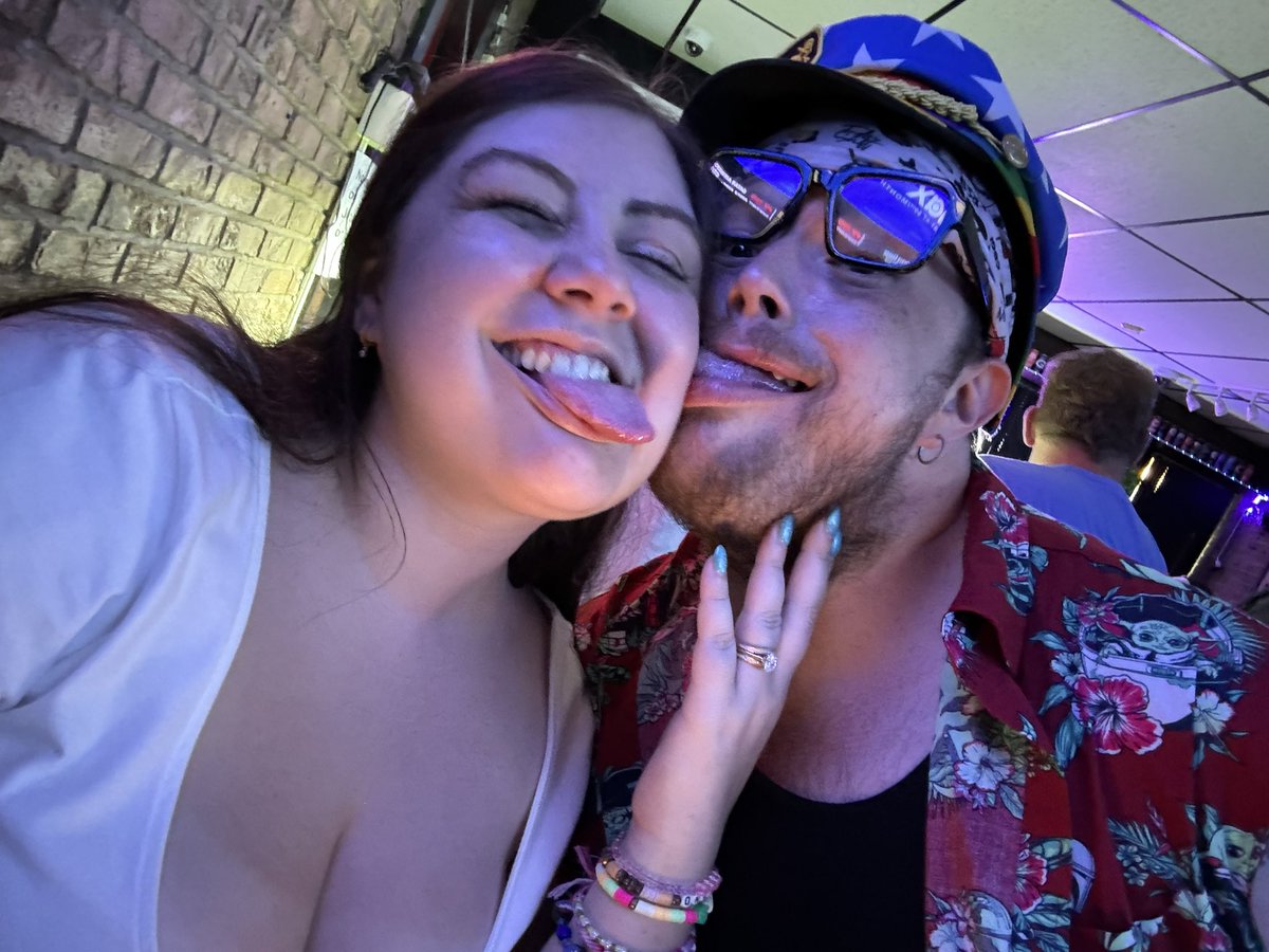 The luckiest man in the universe. #hashtag