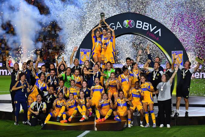 Hoy no puedo. 
Hoy juegan ellas. 
Hoy empieza el camino por la séptima 🌟