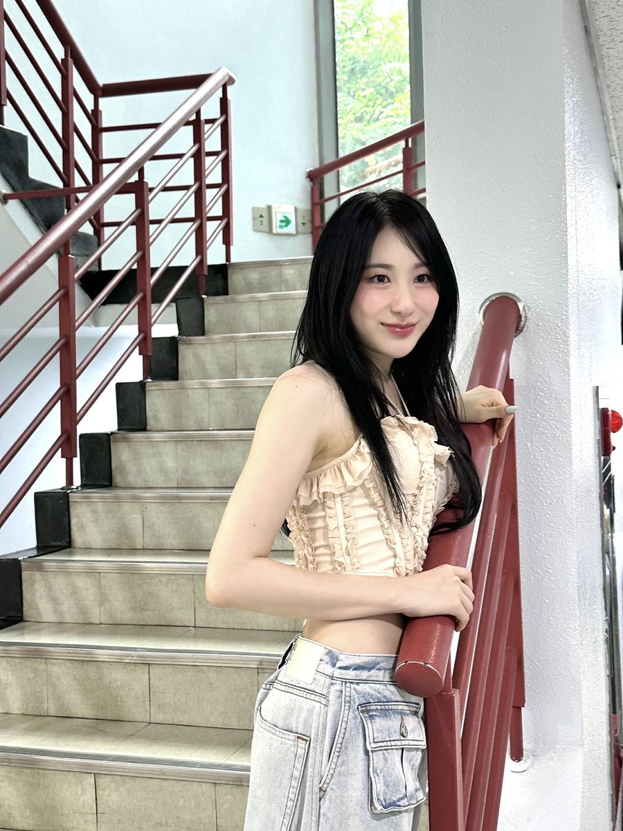 official_LCY's tweet photo. [#CHAEYEON_pic📸] 24.07.07 인기가요

채연이와 함께 하는 곳이라면 오늘도 맑음 ☀️
인기가요를 마지막으로 채연이와 채리쉬🍒 1주차 call 수신 완료📞

#이채연 #LEECHAEYEON
#DON_T #SHOWDOWN https://t.co/Pcy3u881BF