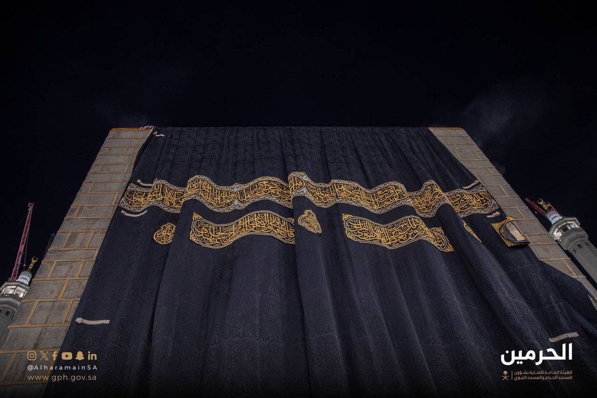 insharifain's tweet photo. Stills from the Kiswah replacement ceremony held early this morning https://t.co/aMDRBMzDOz