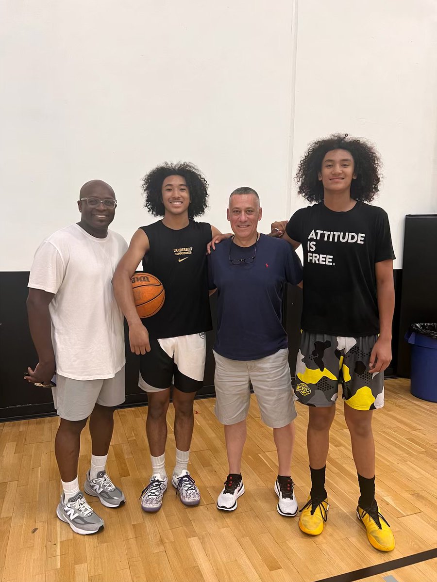 Noa Eteuati Edwards (@noaedwards_) on Twitter photo So thankful for the opportunity to workout for 🇯🇵 HC Coach Martinez (U18/U16 Japan Men’s National Team) Hoping that this will lead for my brother and I to end up in Japan. Also, huge thanks to my trainer Kenroy Jarrett (KJ) for the workout.🇺🇸🇯🇵  <a href="/Owen_edwards10_/">Owen Eteuati-Edwards</a> <a href="/JAPANBASKETBALL/">日本バスケットボール協会(JBA)</a> So thankful for the opportunity to workout for 🇯🇵 HC Coach Martinez (U18/U16 Japan Men’s National Team) Hoping that this will lead for my brother and I to end up in Japan. Also, huge thanks to my trainer Kenroy Jarrett (KJ) for the workout.🇺🇸🇯🇵  <a href="/Owen_edwards10_/">Owen Eteuati-Edwards</a> <a href="/JAPANBASKETBALL/">日本バスケットボール協会(JBA)</a>