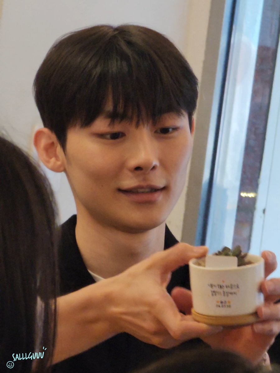 240707 #이승규
🌿🌿🌿
팬선물로 화분준비해온 승규ㅠㅠㅠ