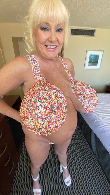 Candy bra. It takes hrs of licking to get it off ! https://t.co/WjArns6C1m<a href="/tag/tittytuesday"class="tags"><span>#tittytuesday</span></a>