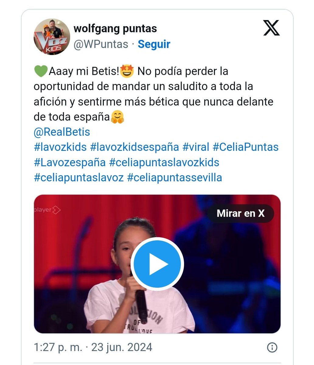 TinteroVB's tweet photo. Hay algo que creo es inherente en todo bético y no es otra cosa que el sentirnos orgullosos de ser del Betis y tener la necesidad de mostrarlo allá dónde vayamos. Da igual que sea en el desfile del orgullo en Madrid; en un partido de la Euro; en un programa de TV...el bético siente la necesidad de hacer ver al mundo, a la gente que lo rodea, que es del BETIS.

Por eso esta afición es diferente, creo que no hay otra afición como la mía en el mundo. Allá dónde vayamos siempre vamos a llevar y enseñar una bandera, una camiseta, una bufanda, un llavero, un pin, un lo que sea PERO DEL BETIS, como muestra de identidad y orgullo de pertenencia.

Lo siento por el resto del mundo que no es del BETIS, porque sinceramente, NO HAY NADA MÁS BONITO Y PARECIDO AL AMOR que ser del BETIS 💚🤍