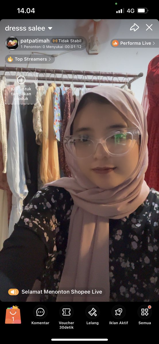 Queenmonkey3's tweet photo. hallo kakak2 kalo ada yg mau beli dress import bisa nonton live aku ya mumpung 7.7 banyak promo vocer https://t.co/rN5qaNHAre