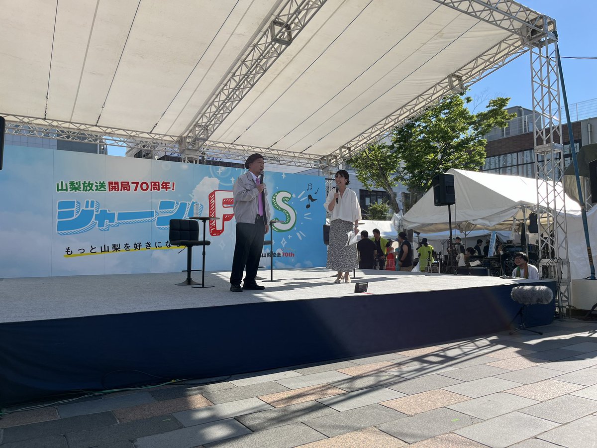 ybs_pr's tweet photo. #ジャーンFES
#YBSラジオ 公開収録中📻
#マキタ課長ラジオ無尽
#マキタスポーツ
#原香緒里
ゲストは #江原騎士 さん@71knight10 
#ジャーン https://t.co/jAq0H7vjZ4
