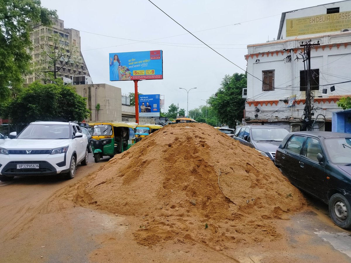 स्टेशन रोड, लालकुआं मोड पर मौरंग के ढेर से चारबाग से आने वाला यातायात बुरी तरह प्रभावित, तुरंत कार्यवाही की जरूरत <a href="/nagarnigamlko/">स्वच्छ भारत मिशन लखनऊ</a> <a href="/AdminLKO/">DM Lucknow</a> <a href="/lkopolice/">LUCKNOW POLICE</a> <a href="/SureshKKhanna/">सुरेश कुमार खन्ना</a> <a href="/Sushma_Kharkwal/">Sushma Kharkwal</a>
