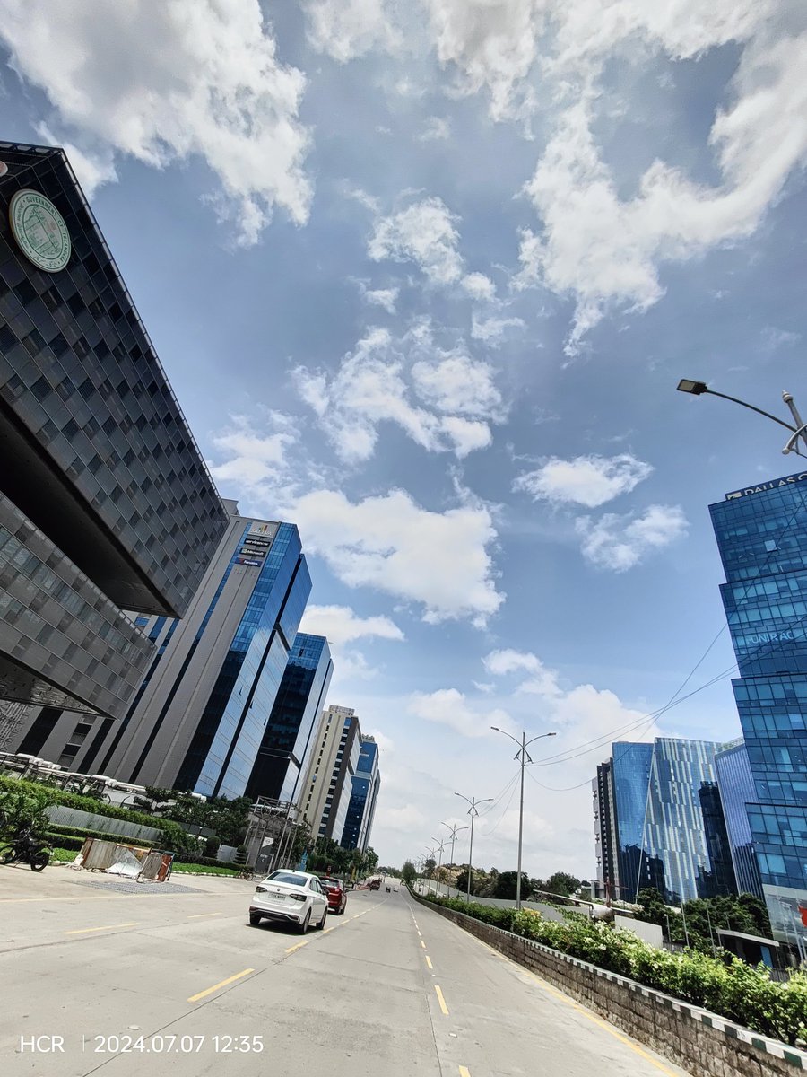 Ravi_1836's tweet image. Beautiful Afternoon , Clear Sky 🌅 

#Hyderabad #Hitecity #Thub #KnowledgelCity