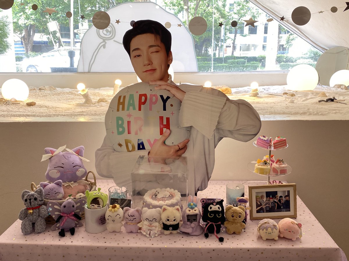อีกประมาณครึ่งชั่วโมง (15.00 น.)จะมีการร่วมกันเป่าเค้กในงาน #CHOIPASTRY และมีการจับ Lucky draw กันนะคะ เอทินี่มาร่วมสนุกกันน้า 💜🤍✨

🚏 <a href="/hintcoffee/">hintcoffee คาเฟ่กรุงธนบุรี 𓌉◯𓇋</a> 🍵
🚝 [ ͏b͏t͏s ͏k͏r͏u͏n͏g͏t͏h͏o͏n͏b͏u͏r͏i , ͏e͏x͏i͏t 4]

#ATEEZ #에이티즈 #SAN #산 
#ตลาดนัดATEEZ #ตลาดนัดATINY