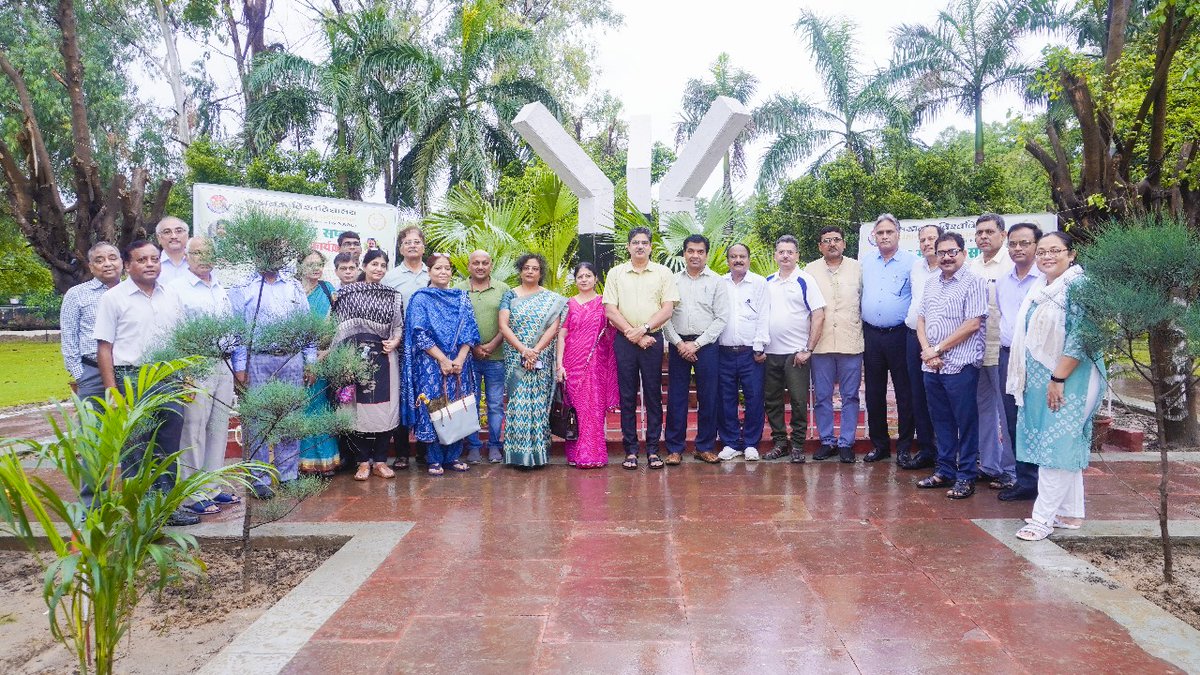 "एक वृक्ष मां के नाम"
वृक्षारोपण कार्यक्रम लखनऊ विश्वविद्यालय