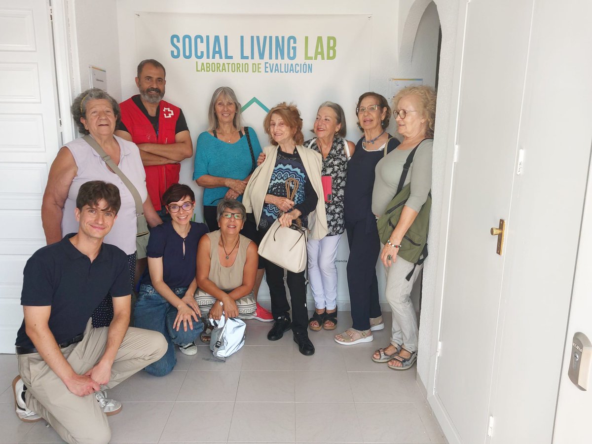 Desde los proyectos #CAPI y #Click_A visitamos <a href="/vivirencasauma/">Vivir en Casa UMA</a>, un proyecto de innovación tecnológica y social de cuidados domiciliarios impulsado por <a href="/InfoUMA/">Universidad de Málaga</a> y Junta de Andalucía. Nuestras usuarias experimentaron un modelo innovador que hace más sencilla la vida en el domicilio