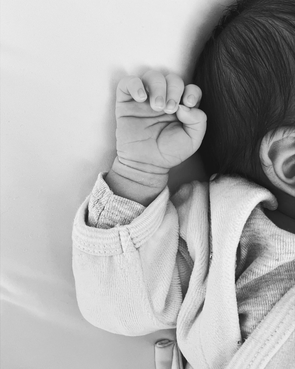 Un amour de Jonas est arrivé dans nos vies le 27 juin dernier ! 🫶🏽🐣❤️ tout le monde va bien et nous nous faisons doucement à ce nouveau rythme à 3 !