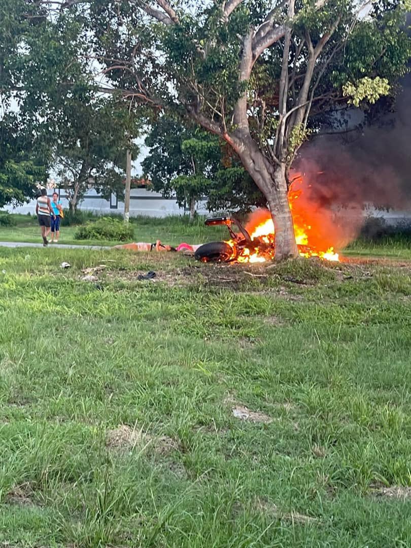 Onasis05558658's tweet photo. Esto fueron la pareja q se matararon en la curva del cementerio en. Cárdenas Matanza Cuba https://t.co/lt2LTUXJMk