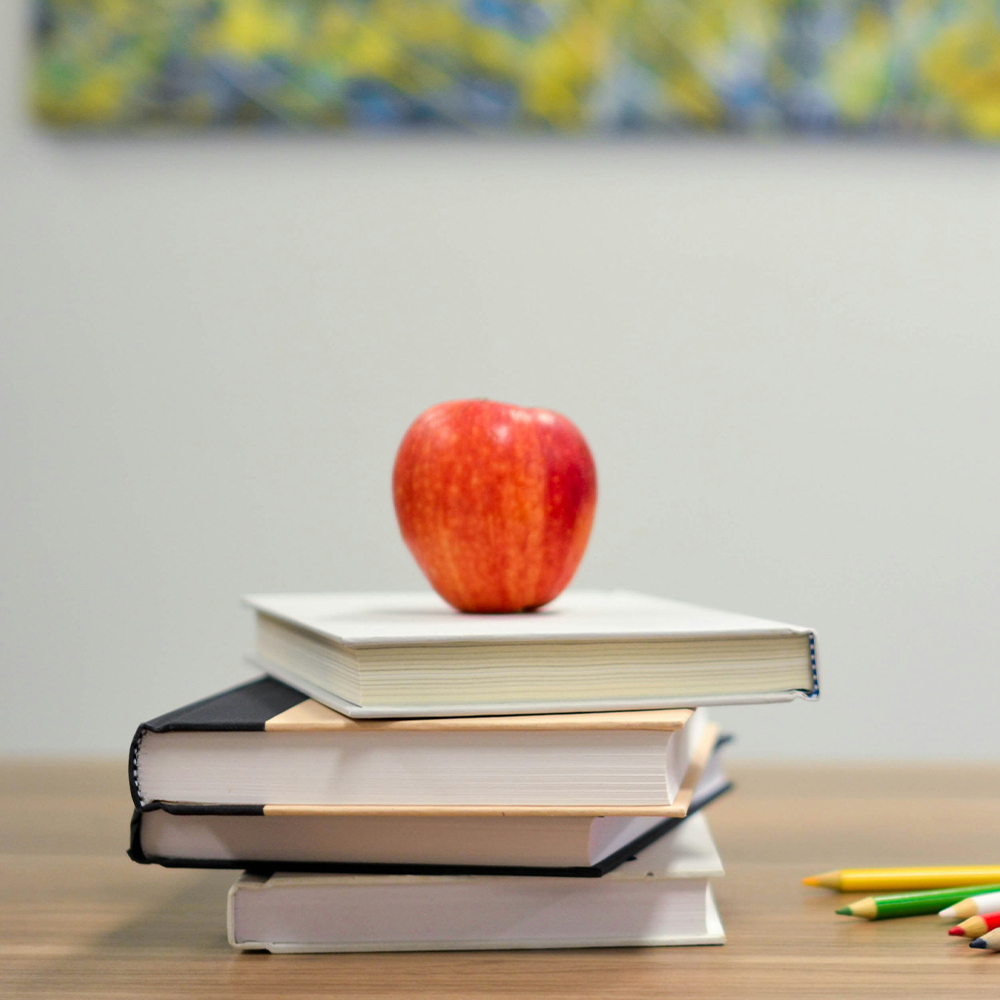 QueenStreetShop's tweet photo. If you're looking for the perfect gift to say thank you to a teacher, look no further than #FHindsJewellers at #QueenStreet #Darlington 🍎 
They've got the perfect gift to suit most budgets, see the full range in-store.
#LoveDarlo https://t.co/7wZmIWeDMP