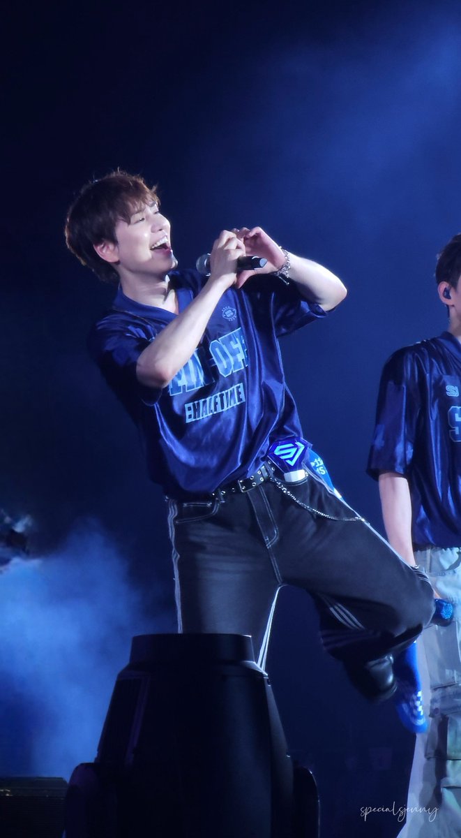 sukuner's tweet photo. คยูคือดีดมาก เอาใจนุไปเลย 💙🫶
#SPINOFFHALFTIME_IN_BKK  
#SuperShow_Spinoff_Halftime
#SUPERJUNIOR #슈퍼주니어 #KYUHYUN https://t.co/XpnKGeo8HZ