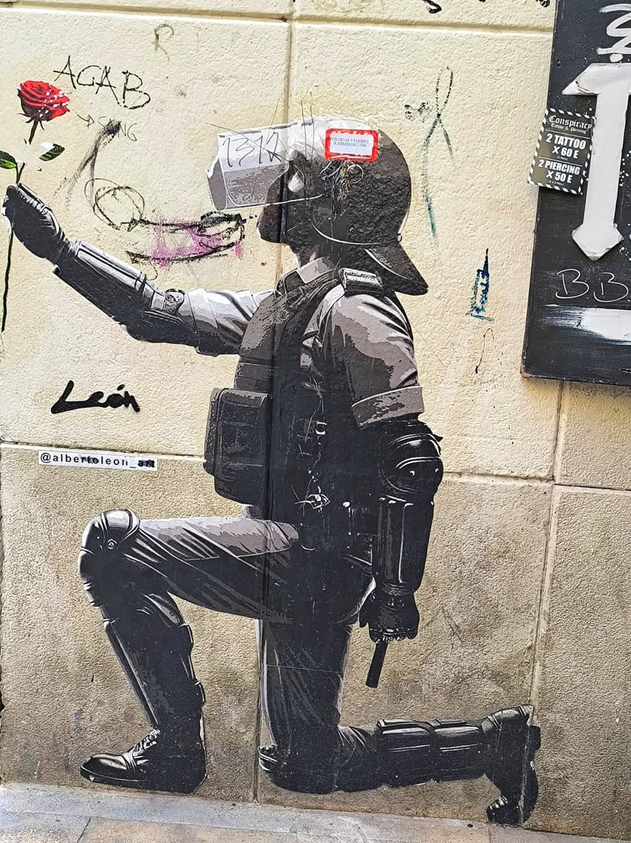 leodesinquieto's tweet photo. ¡Declaración con rosa🌹! Los cariñosos murales de @albertoleon_art siguen enamorando tanto en #Tenerife como en #Barcelona 🔥 (ejemplo en la foto por Sant Jordi📖). Descubre más en mi blog📱
👉LEER: https://t.co/CvXQ1VD05Y
.
.
#albertoleon #streetart #leodesinquieto 😎 https://t.co/5ZsTJRyMGf