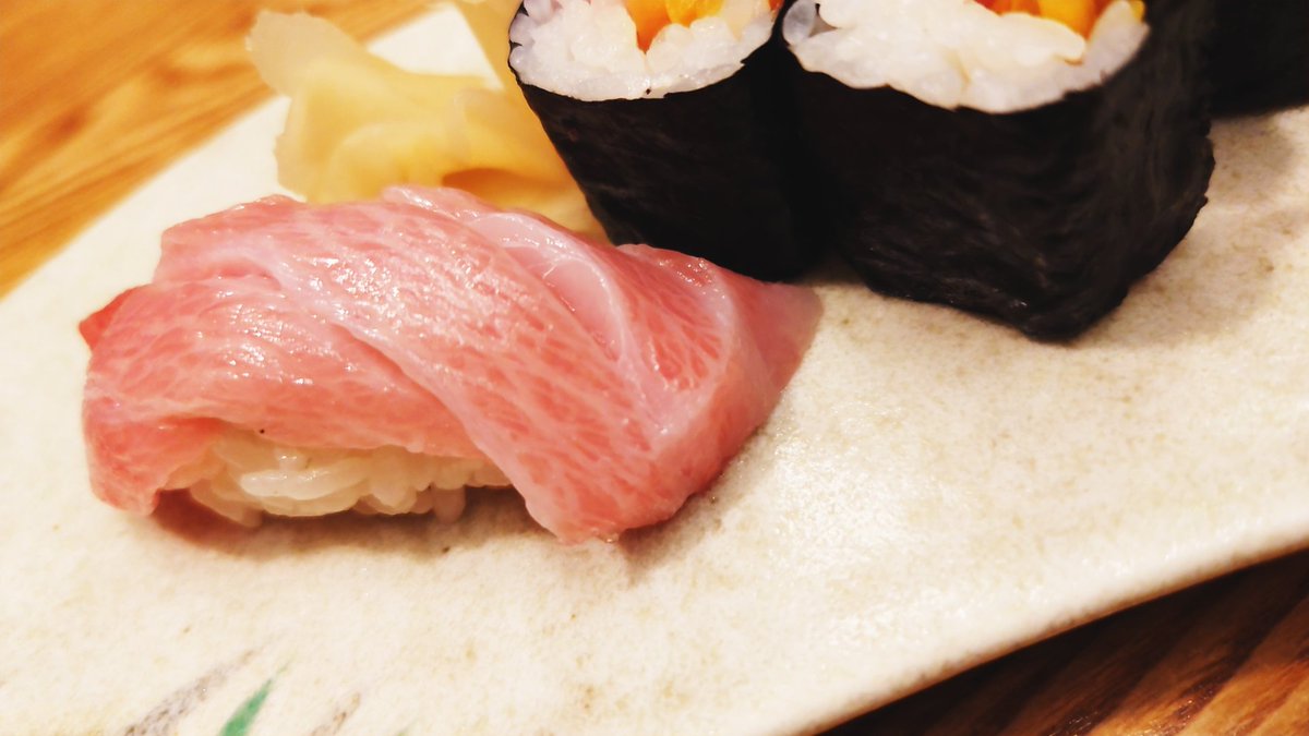 Ync_Bnc's tweet photo. 3日目は寿司ランチ食べつつ再びビールを飲み雪印パーラーでパフェ食べて解散👏食い尽くし飲み尽くしの3日間だったので明日からゆで卵とブロッコリーで生活します https://t.co/oy6KLDqzhu
