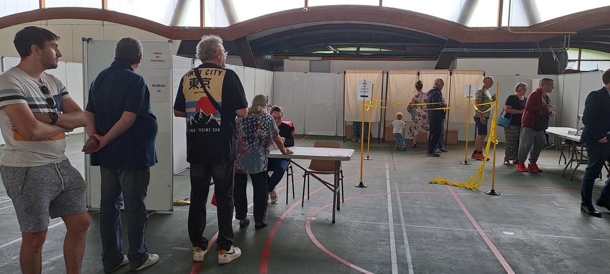 #ElectionsLegislatives2024 en Dordogne: il faut montrer patte blanche avant d'accéder à l'isoloir à Périgueux