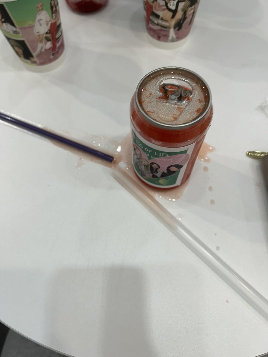 너무이쁘고재밌고 특히 직원이 완전 친절하셨음
이거자몽에이드탄산있는지모르고섞을려고흔들다가 저처럼되신분들3명봄🫧
키씨분들 다 너무 착하셨어요 ㅠ 사진도 진짜이쁨 다음에 또봐요~
<a href="/Garlic_Neul/">깐마늘</a> 
<a href="/jullie032906/">쥴리야사랑해</a> 
@BLUE_14K 
@jyulnyang_

#키씨_불러_KIOF_1주년
#Happy_KIOF_1st_Anniversary